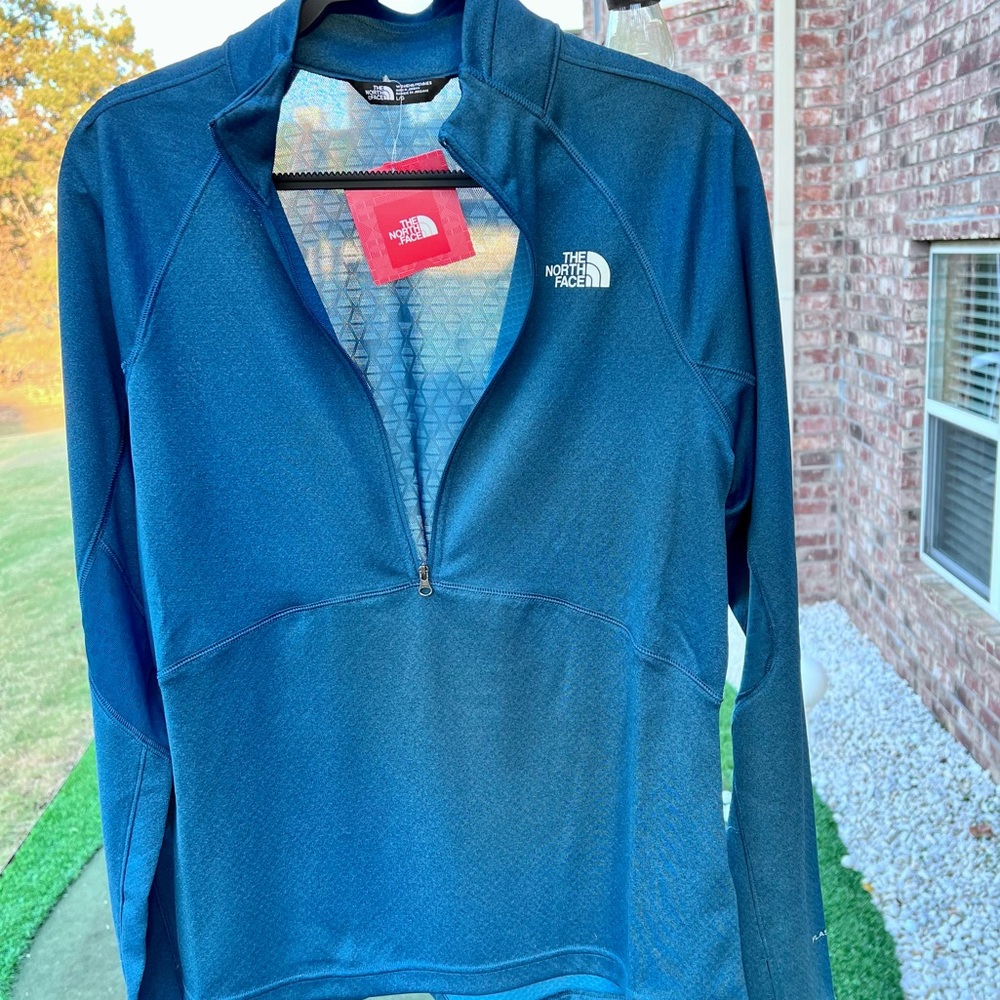 Women’s North Face lightweight pullover - Picture 2 of 5